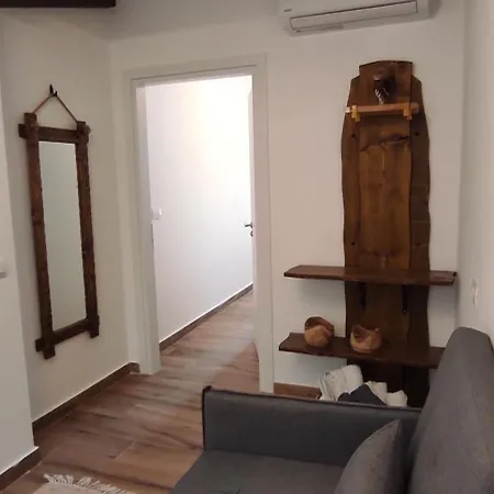 Artisan Walking Distance From The * Sarandë