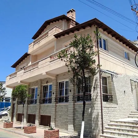 Artisan Walking Distance From The * Sarandë