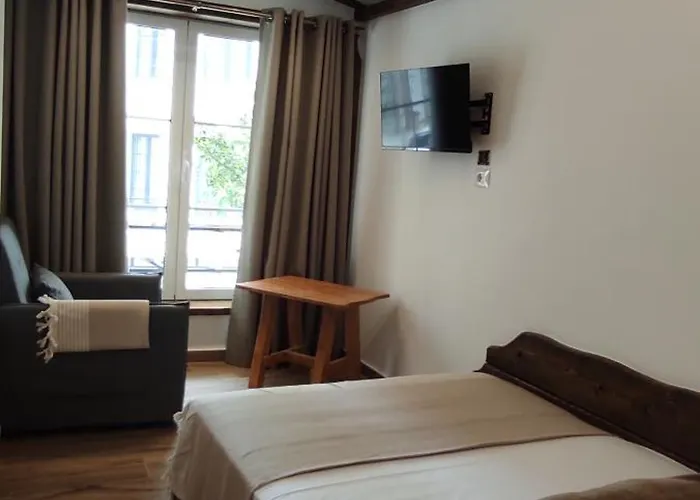 Artisan Walking Distance From The Appartement Sarandë