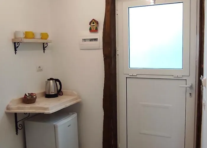 Artisan Walking Distance From The Apartament