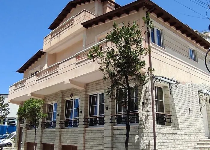 Artisan Walking Distance From The * Sarandë